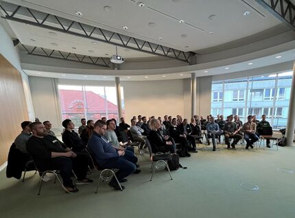 Foto vom Kick-Off am 15.03.2023 im Schülerlabor der WHZ
